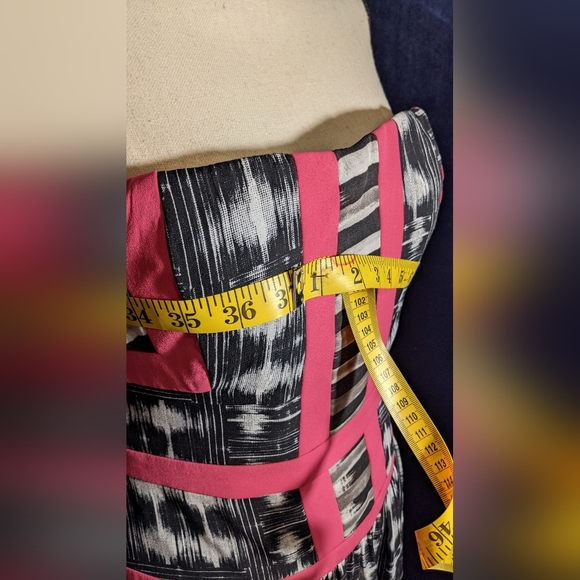 EUC BCBG Formal/Prom Strapless Dress Black and White with Pink Stripes. Size 8 - Picture 6 of 7